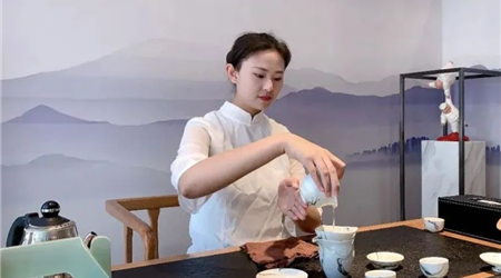 中原物业丨品茶烟细雨的精彩韵味，感触阳光中的点滴暖意